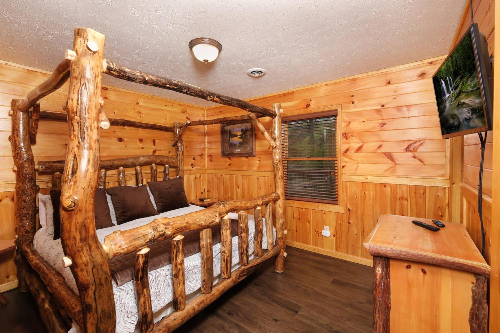 6br W Outdoor Pool Just 3 Min To Pigeon Forge! Free Attraction Tickets Gameroom Hot Tub Holiday home *