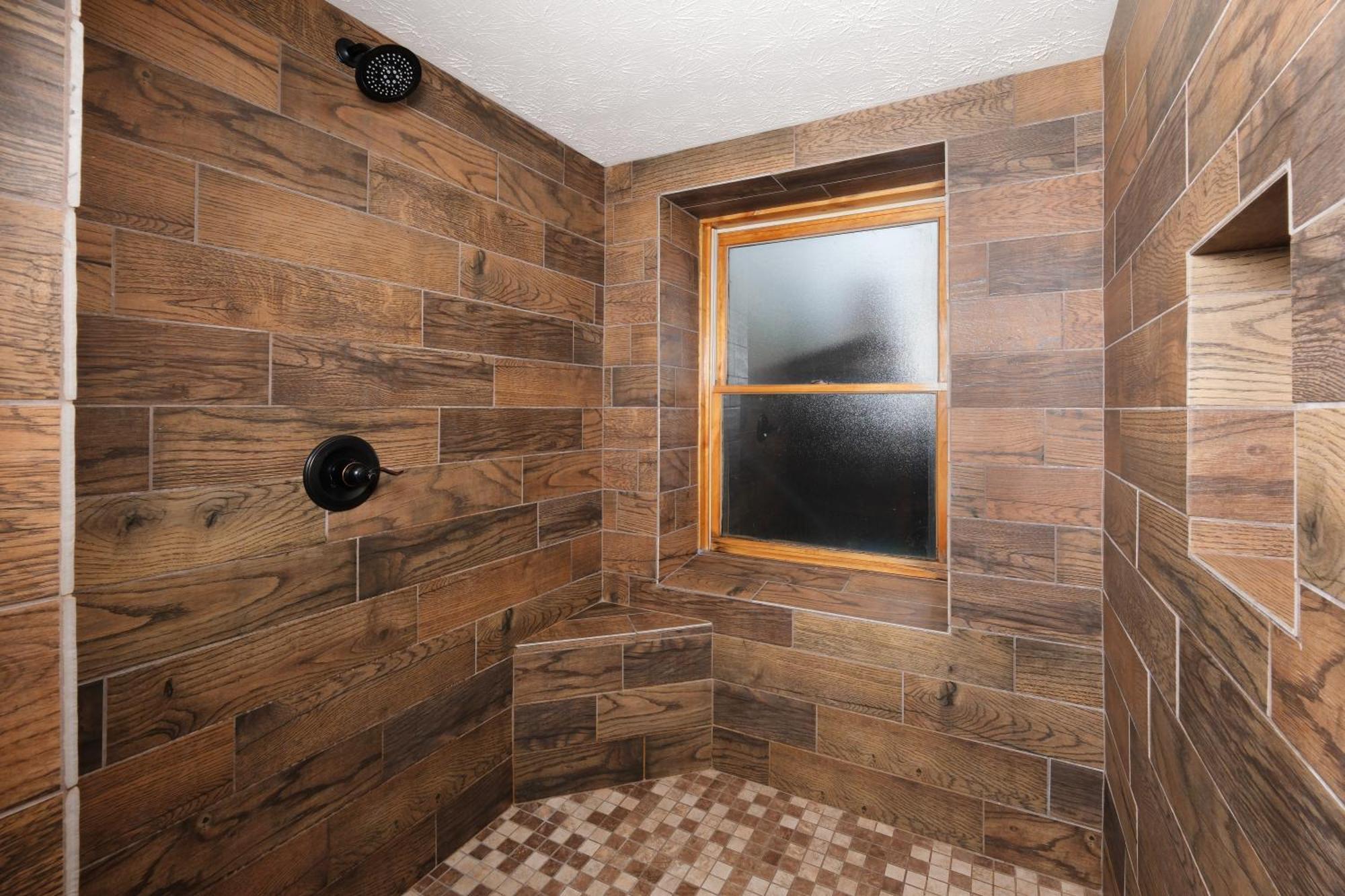 Holiday home 6br W Outdoor Pool Just 3 Min To Pigeon Forge! Free Attraction Tickets Gameroom Hot Tub Pigeon Forge
