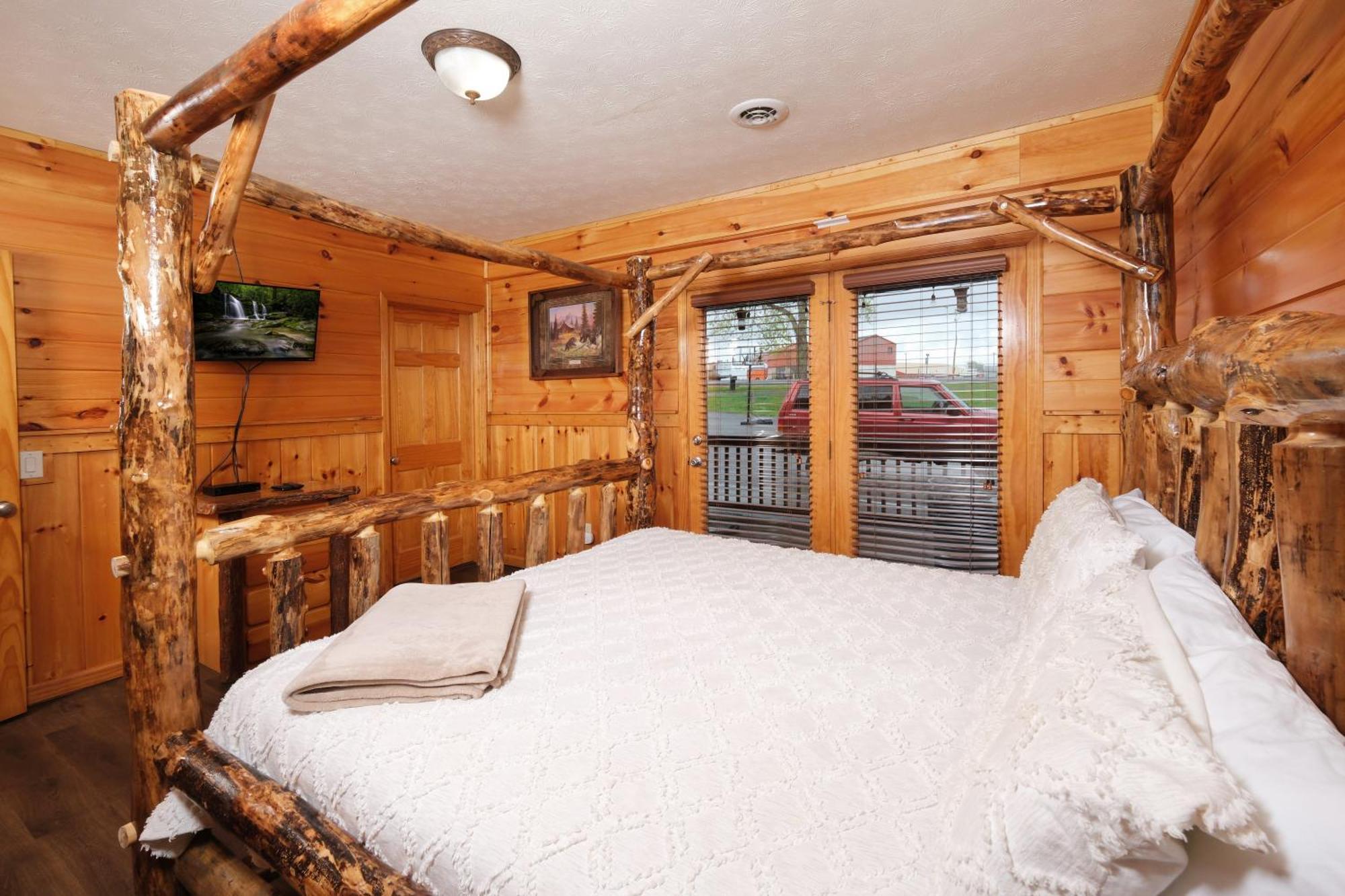 6br W Outdoor Pool Just 3 Min To Pigeon Forge! Free Attraction Tickets Gameroom Hot Tub Holiday home
