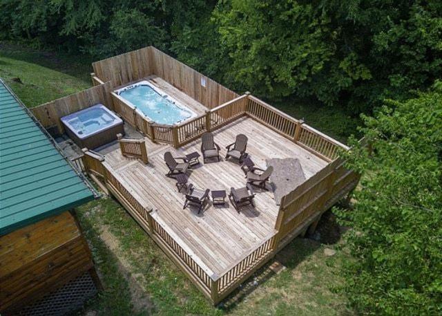 6br W Outdoor Pool Just 3 Min To Pigeon Forge! Free Attraction Tickets Gameroom Hot Tub Holiday home Pigeon Forge
