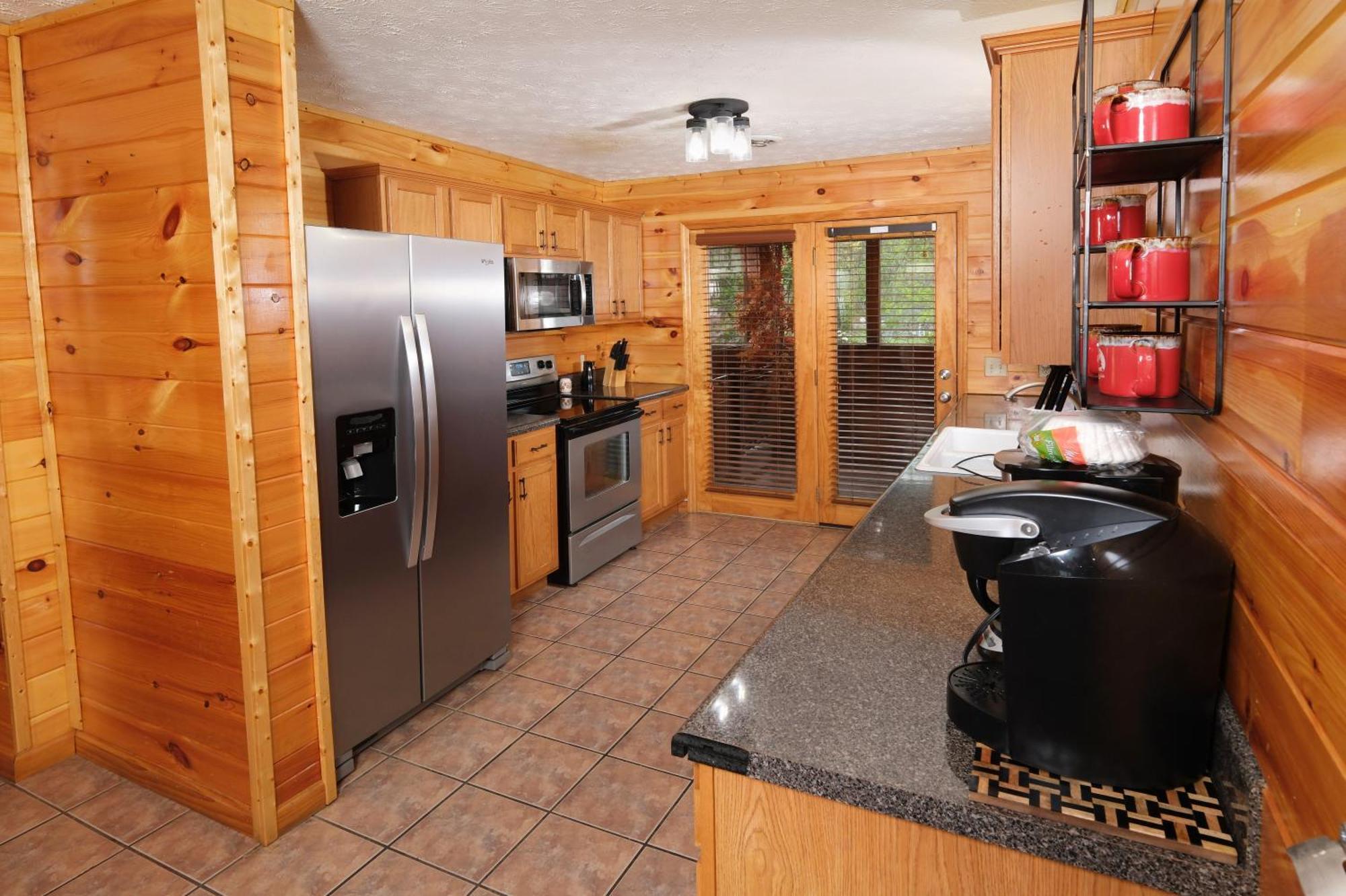 6br W Outdoor Pool Just 3 Min To Pigeon Forge! Free Attraction Tickets Gameroom Hot Tub Holiday home