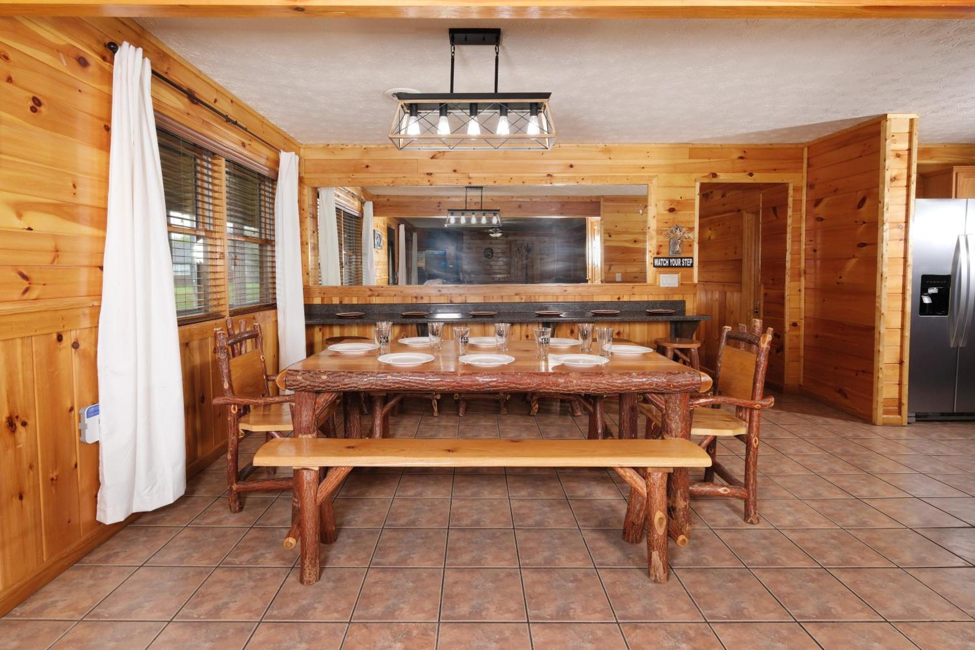 6br W Outdoor Pool Just 3 Min To Pigeon Forge! Free Attraction Tickets Gameroom Hot Tub *
