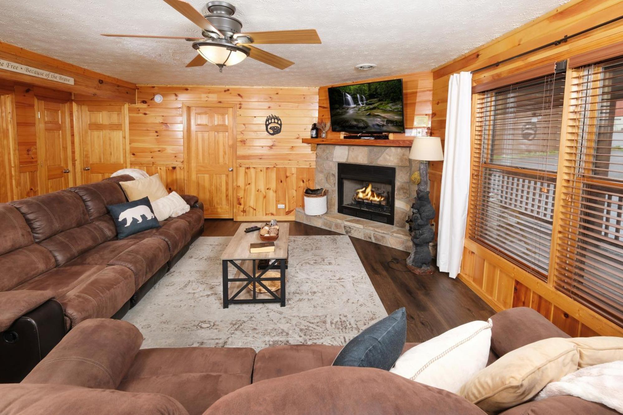 6br W Outdoor Pool Just 3 Min To Pigeon Forge! Free Attraction Tickets Gameroom Hot Tub Pigeon Forge