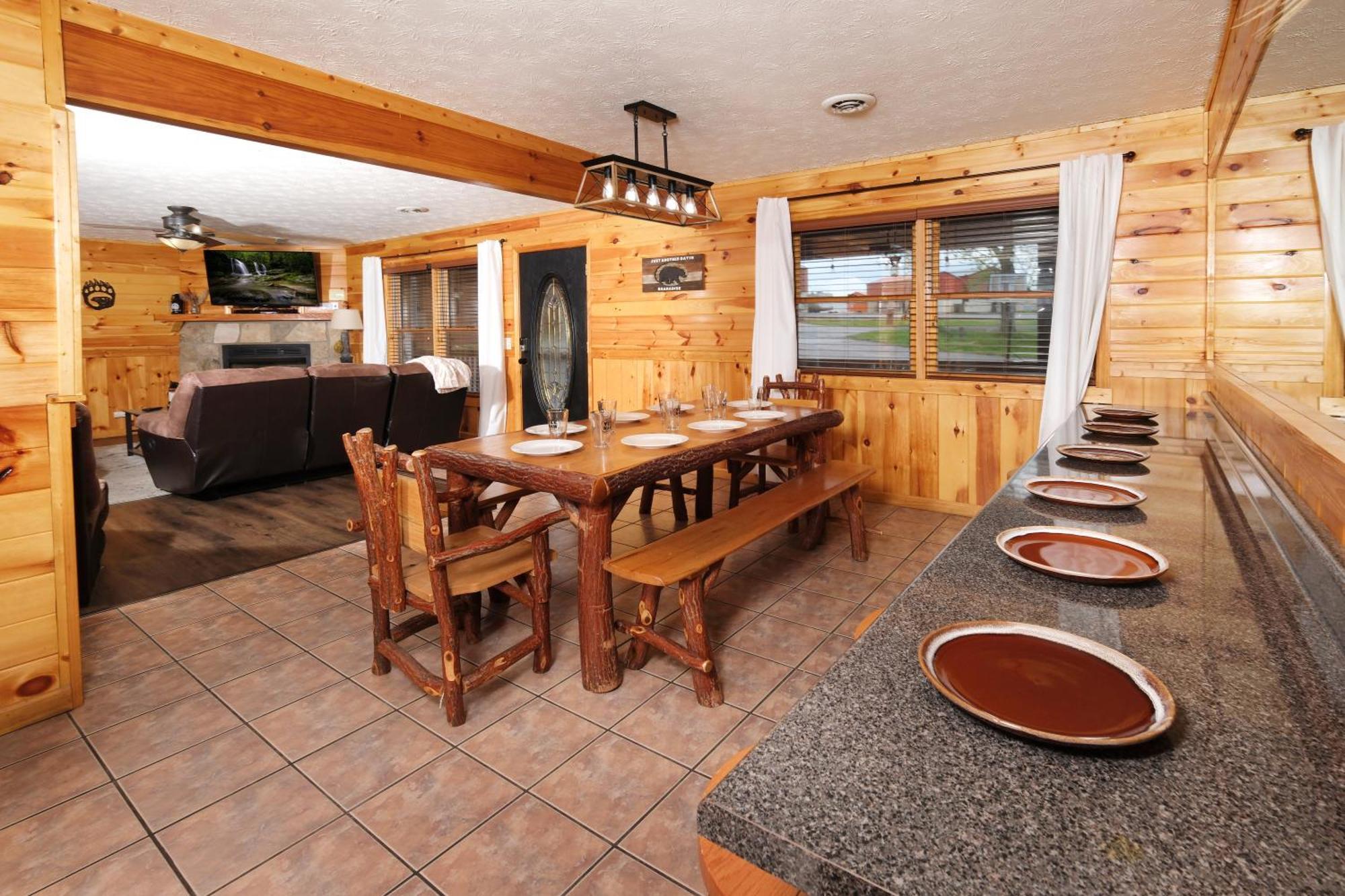 6br W Outdoor Pool Just 3 Min To Pigeon Forge! Free Attraction Tickets Gameroom Hot Tub Holiday home