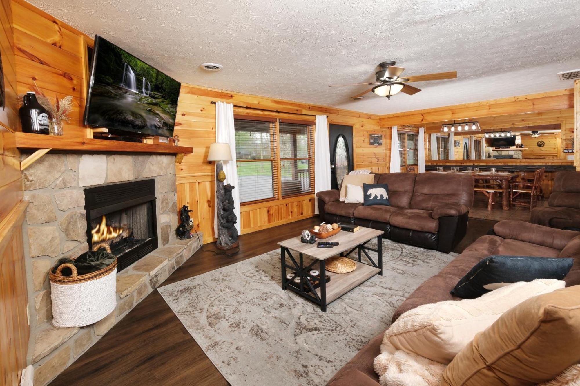 6br W Outdoor Pool Just 3 Min To Pigeon Forge! Free Attraction Tickets Gameroom Hot Tub Pigeon Forge