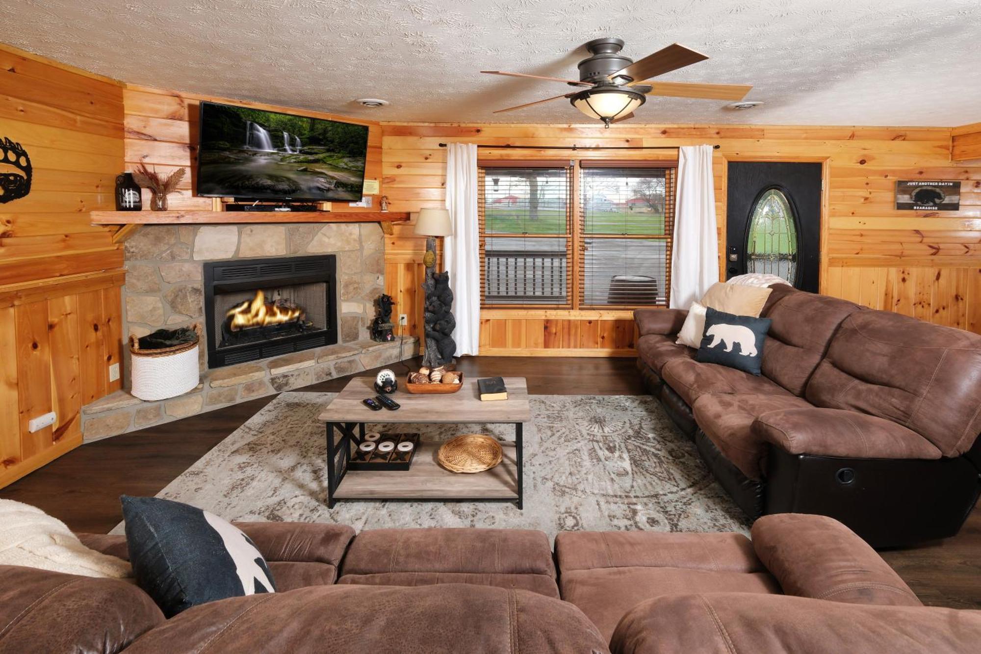 6br W Outdoor Pool Just 3 Min To Pigeon Forge! Free Attraction Tickets Gameroom Hot Tub