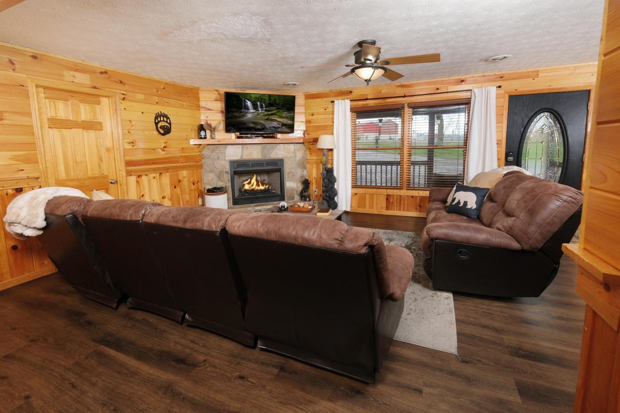 6br W Outdoor Pool Just 3 Min To Pigeon Forge! Free Attraction Tickets Gameroom Hot Tub Holiday home