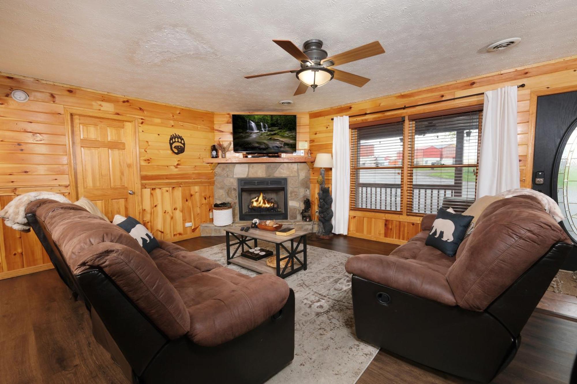 6br W Outdoor Pool Just 3 Min To Pigeon Forge! Free Attraction Tickets Gameroom Hot Tub * Pigeon Forge