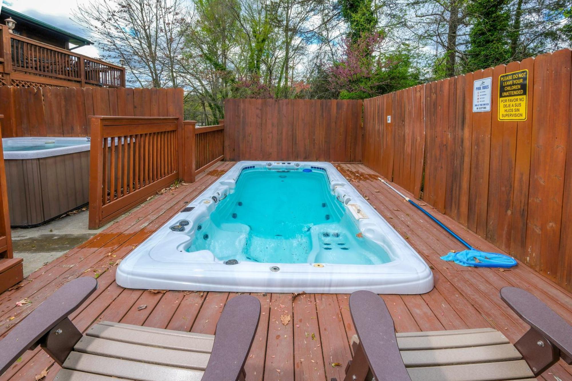 6br W Outdoor Pool Just 3 Min To Pigeon Forge! Free Attraction Tickets Gameroom Hot Tub *