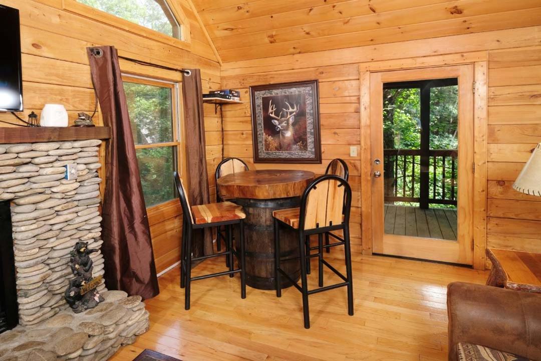 Cozy 2br Hot Tub Pool Table Holiday home *