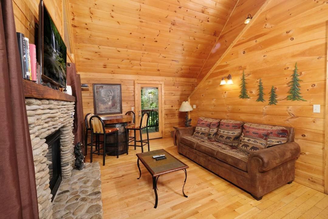 Cozy 2br Hot Tub Pool Table Holiday home Pigeon Forge