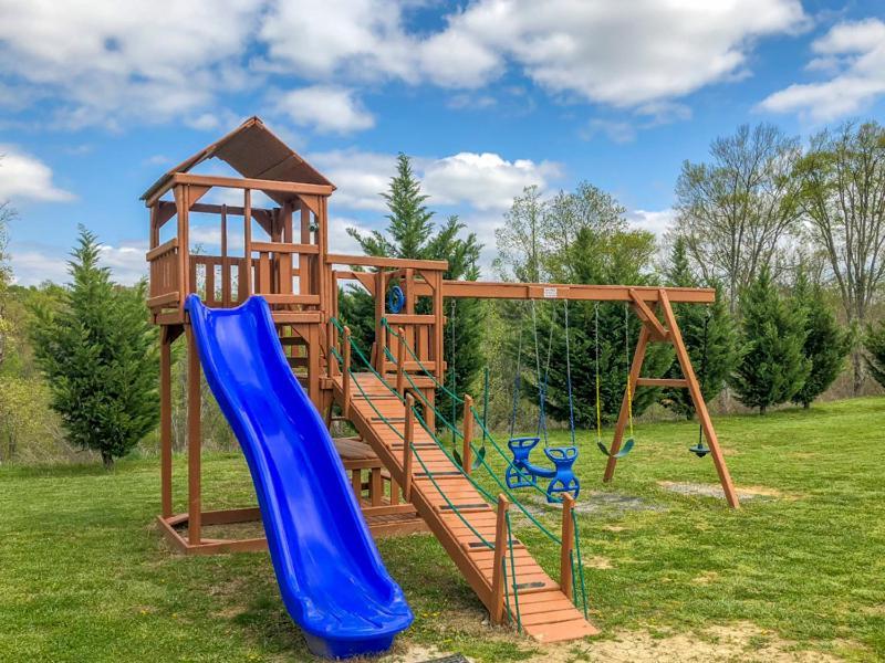 Spacious 3br Just 2 Min To Pkwy Holiday home