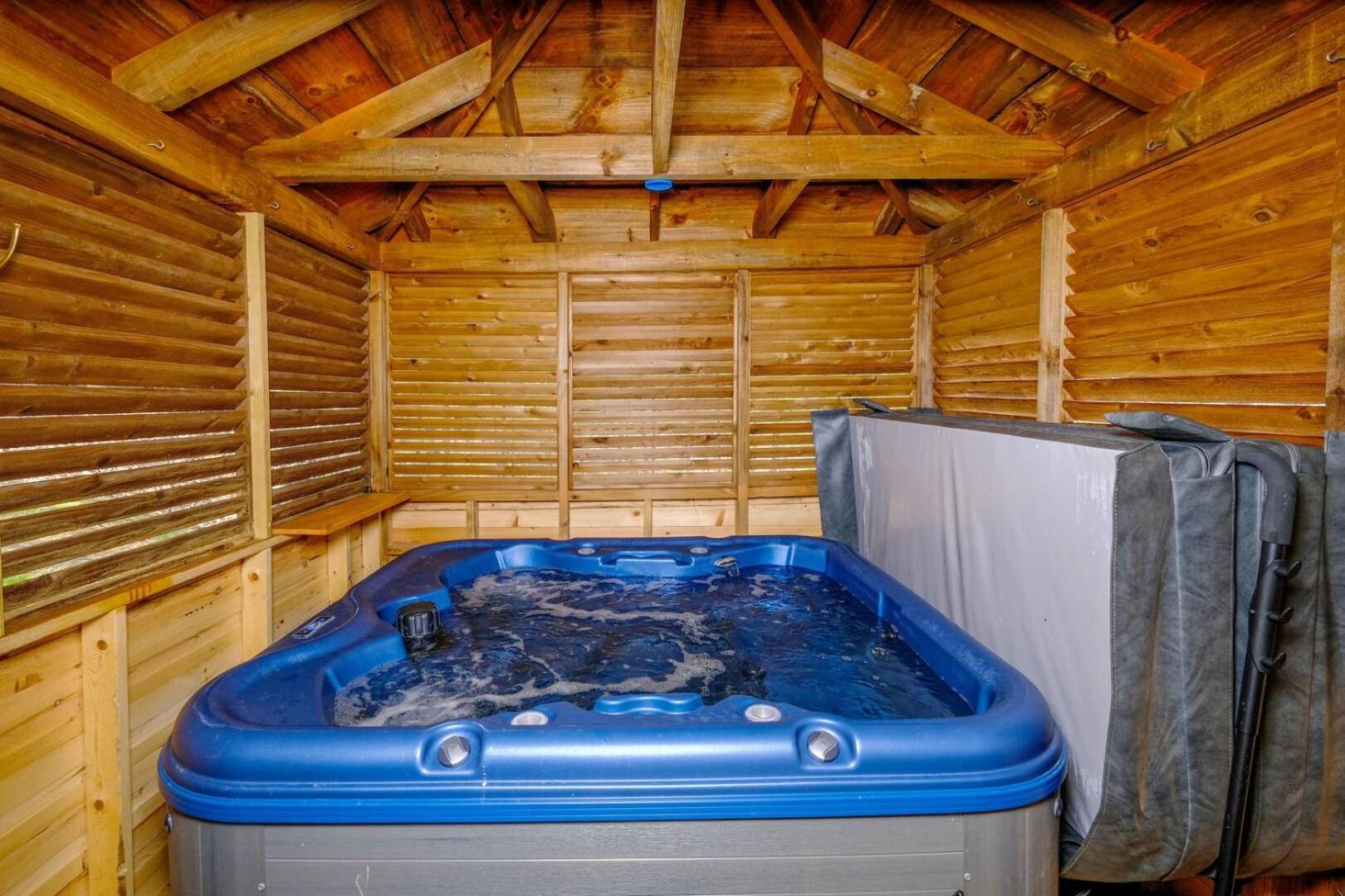 Cozy And Relaxing 2br Hot Tub Pool Table Free Attraction Tickets