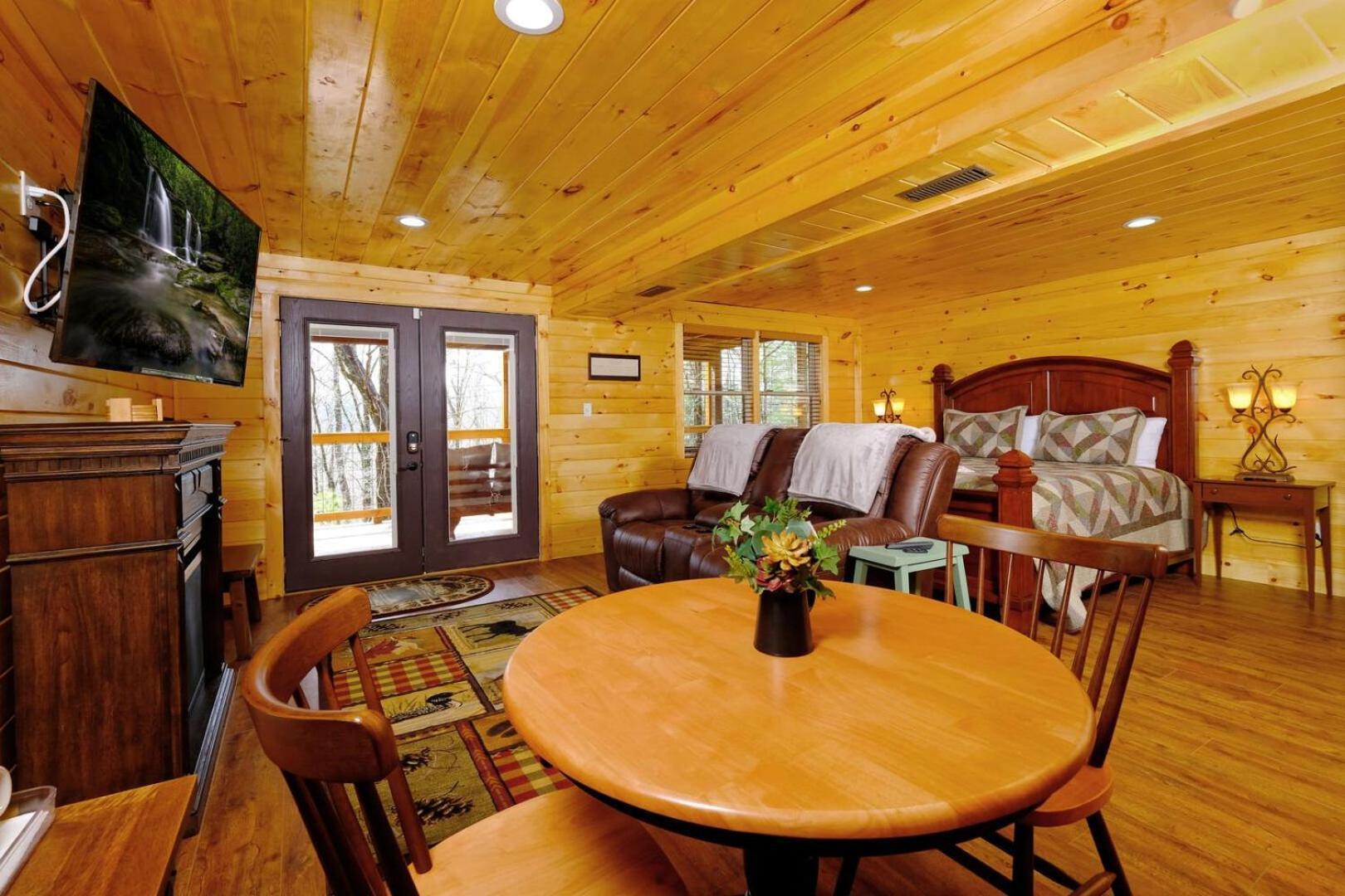 Cozy And Relaxing 2br Hot Tub Pool Table Free Attraction Tickets *