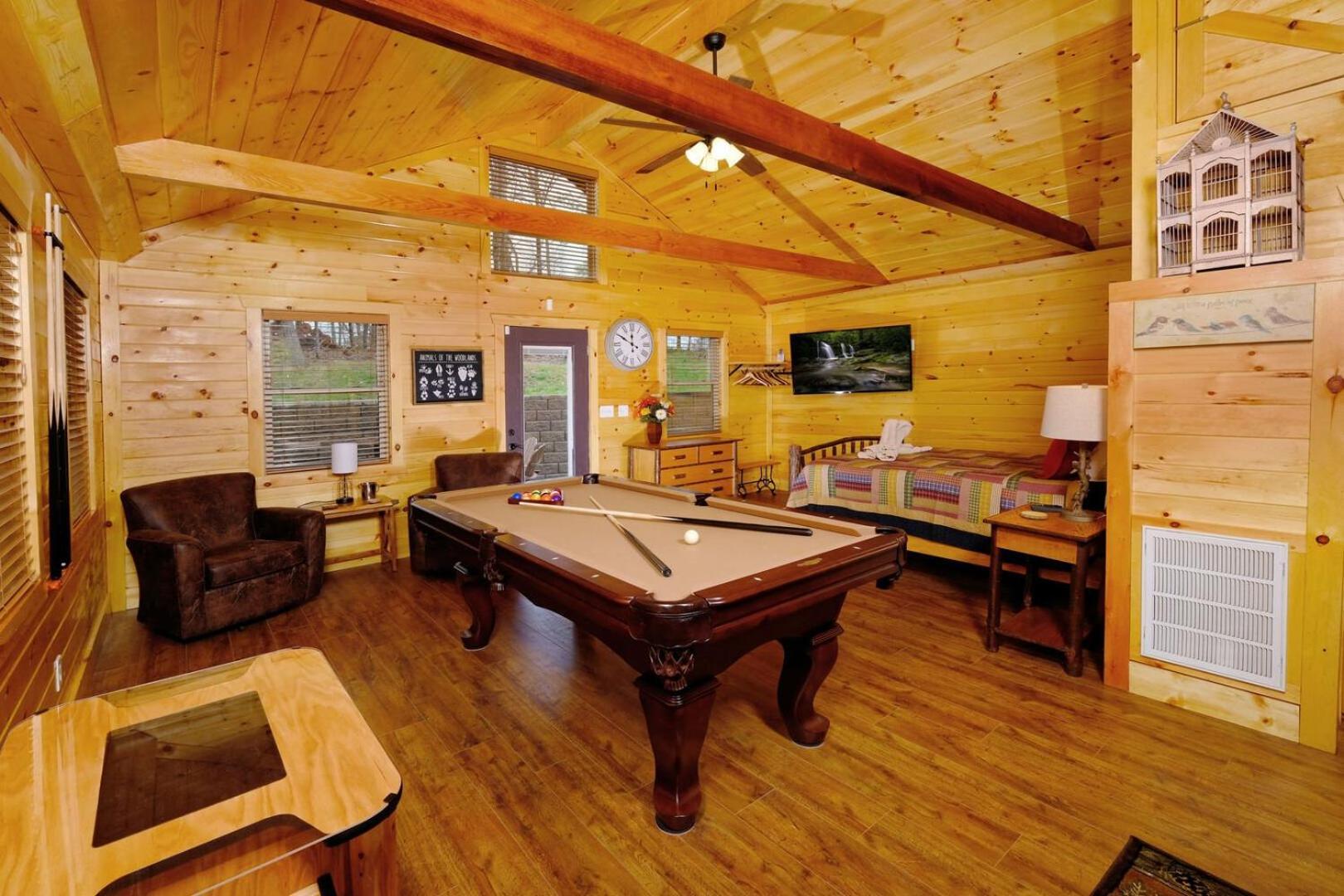 Cozy And Relaxing 2br Hot Tub Pool Table Free Attraction Tickets *