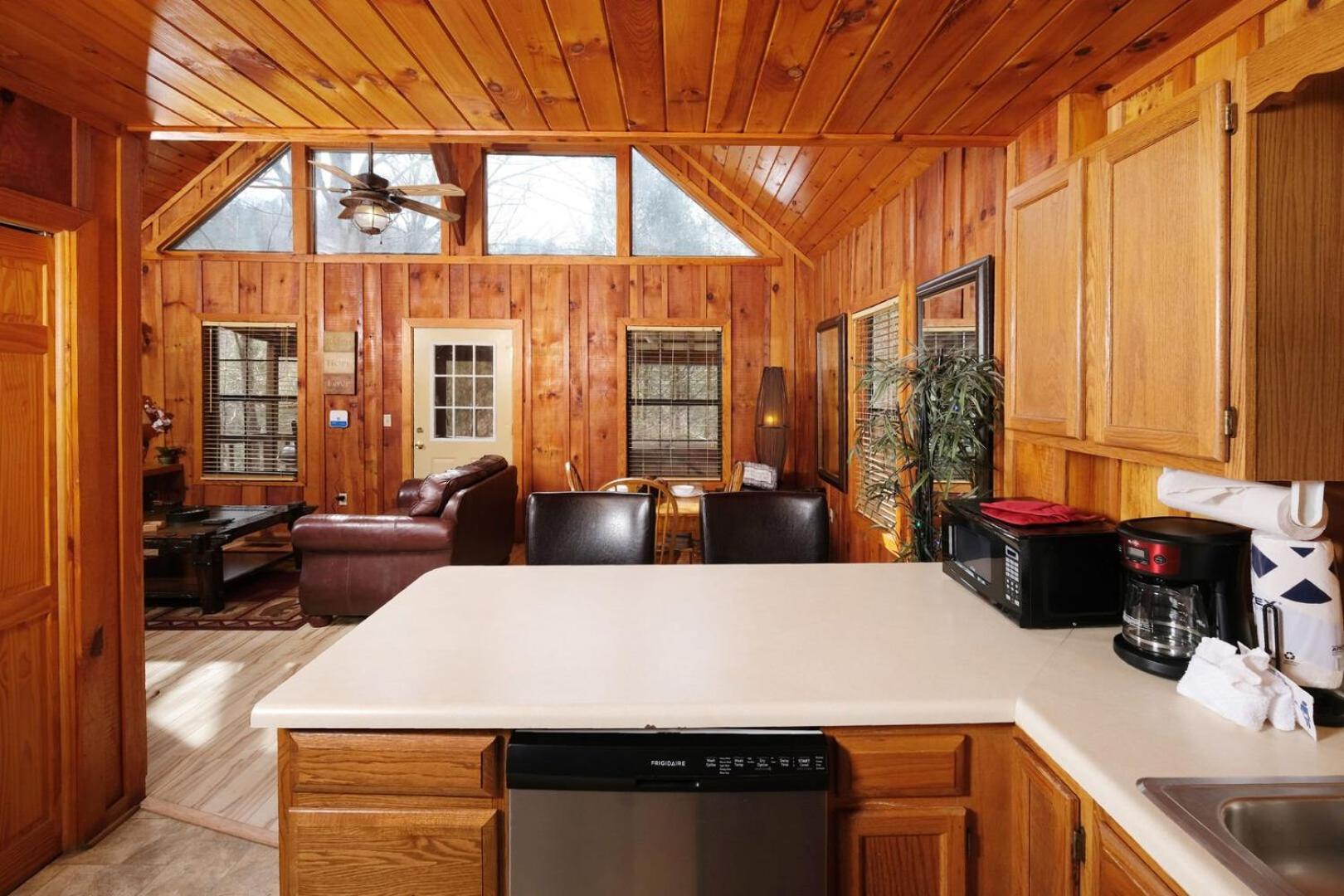 Romantic 1br Hot Tub Free Attraction Tickets