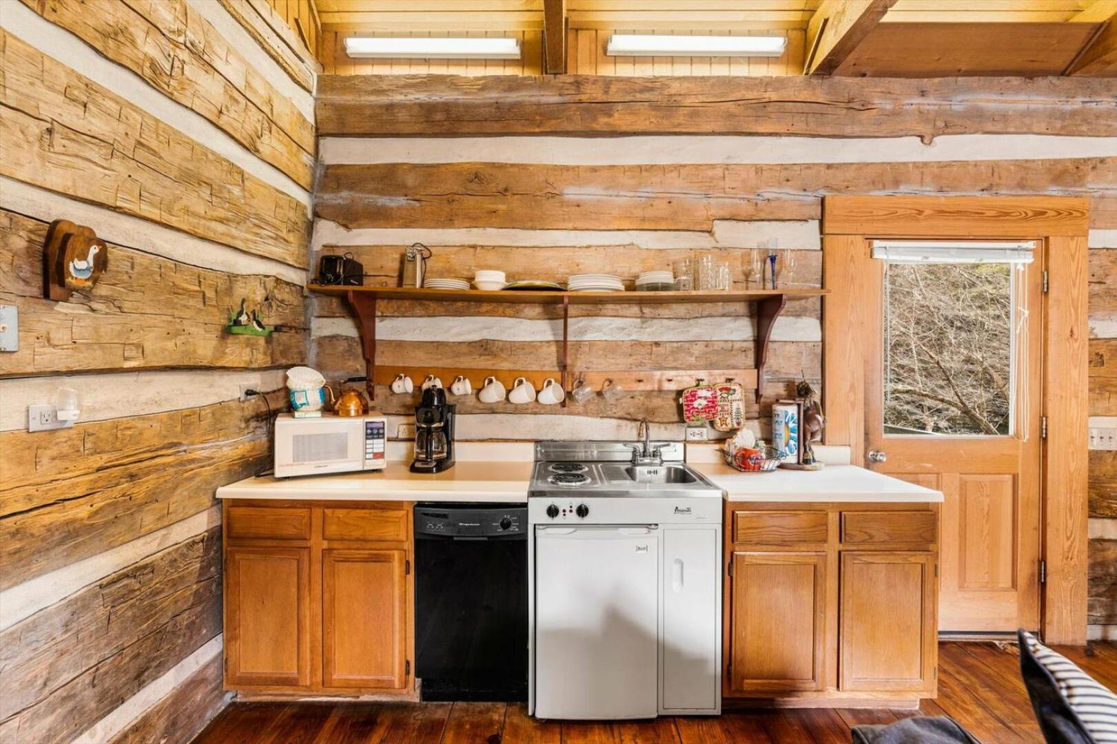 Holiday home Enchanting 1br Riverfront Cabin! Pigeon Forge