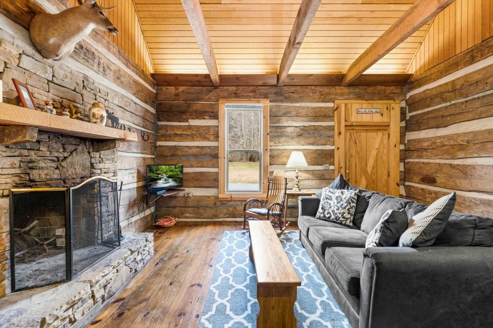 Enchanting 1br Riverfront Cabin! * Pigeon Forge