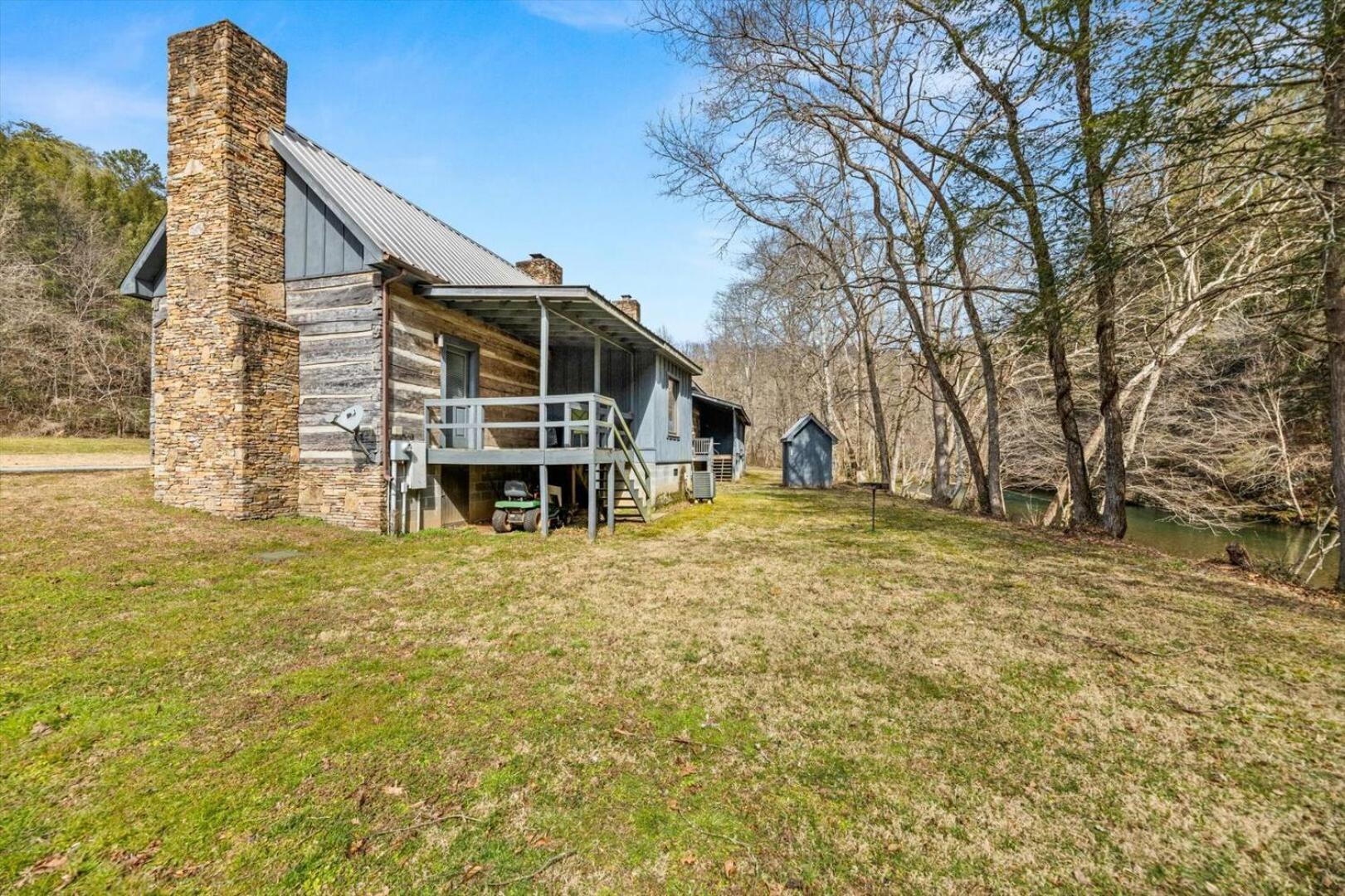 Holiday home Enchanting 1br Riverfront Cabin! *
