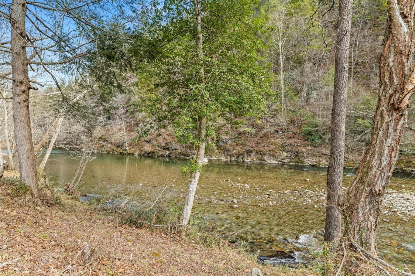 Enchanting 1br Riverfront Cabin! Holiday home Pigeon Forge