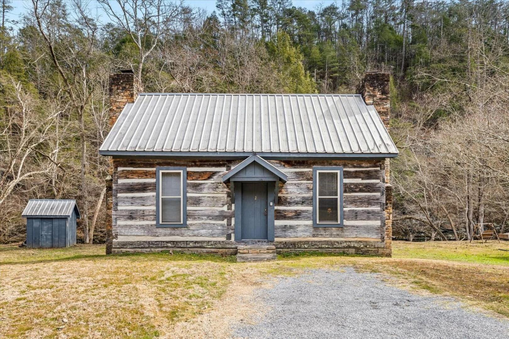 Enchanting 1br Riverfront Cabin! *