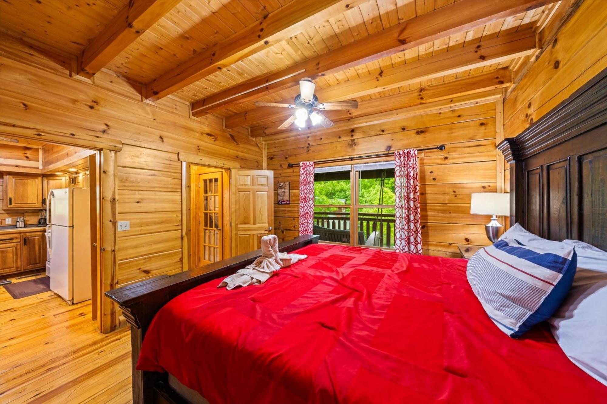Spacious 5br Sleeps 10 Gameroom Hot Tub Free Attraction Tickets Pigeon Forge
