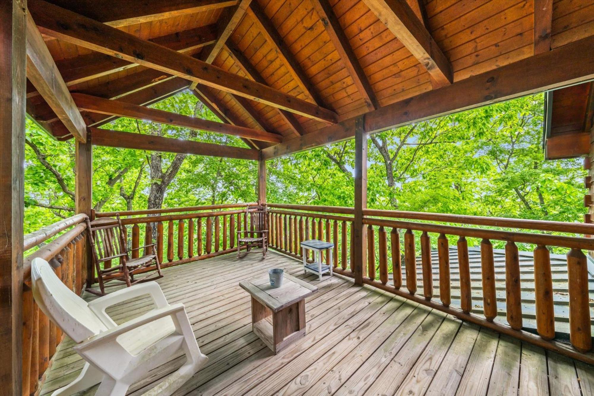 Spacious 5br Sleeps 10 Gameroom Hot Tub Free Attraction Tickets