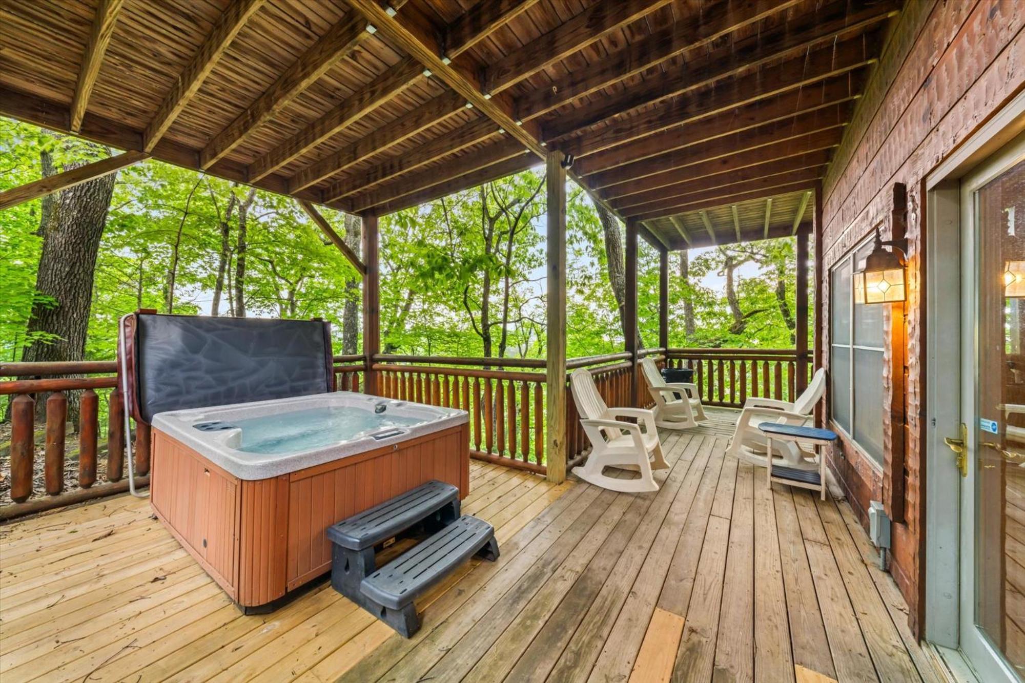 Spacious 5br Sleeps 10 Gameroom Hot Tub Free Attraction Tickets Holiday home