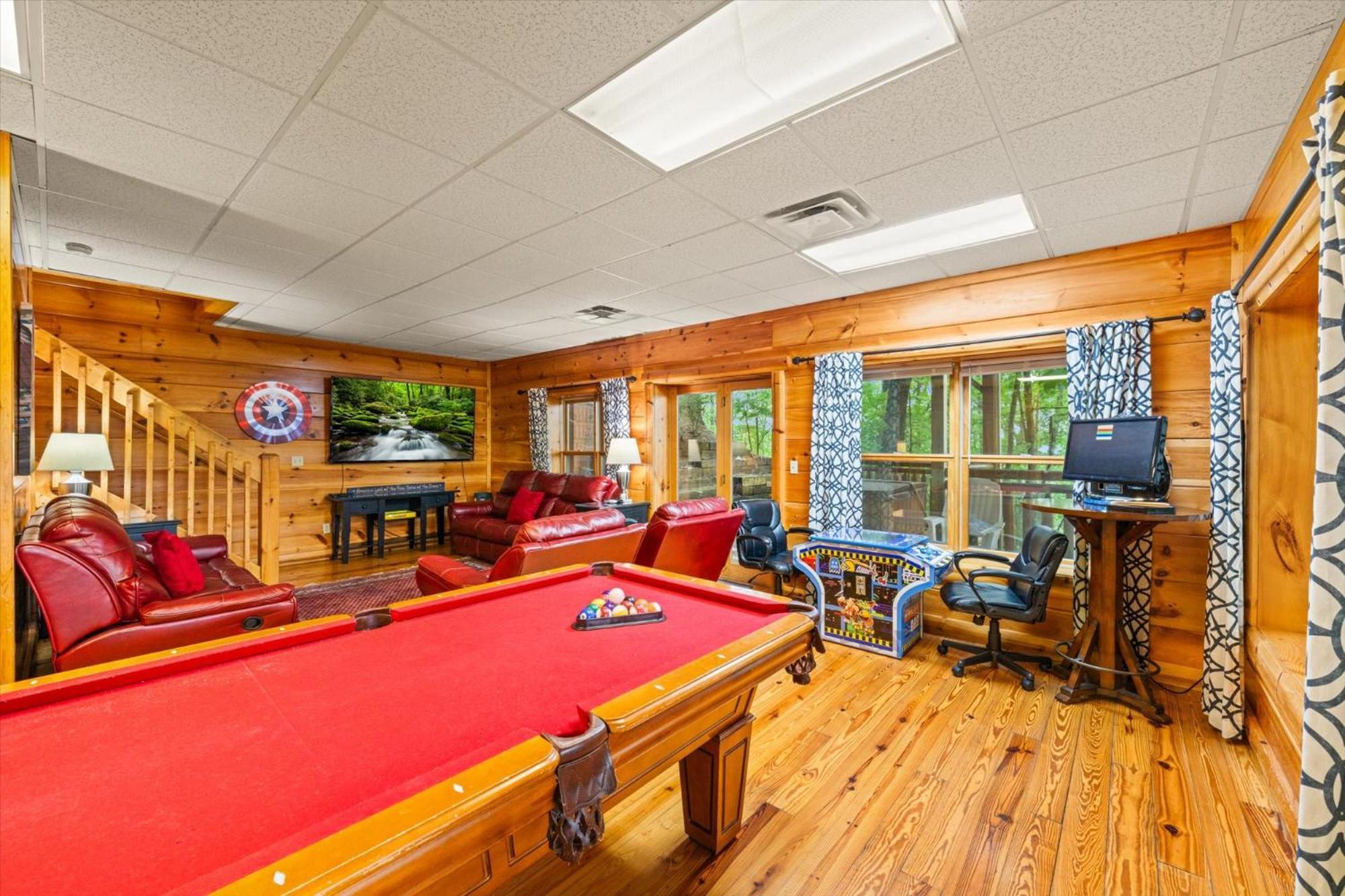 Spacious 5br Sleeps 10 Gameroom Hot Tub Free Attraction Tickets Holiday home Pigeon Forge