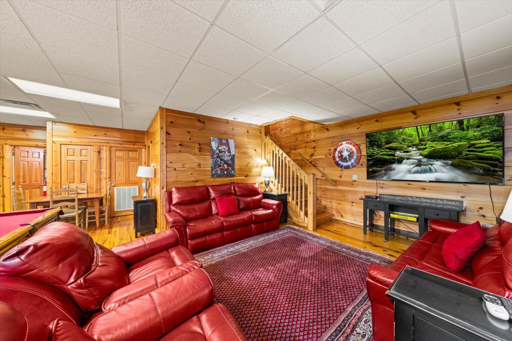 Spacious 5br Sleeps 10 Gameroom Hot Tub Free Attraction Tickets Pigeon Forge