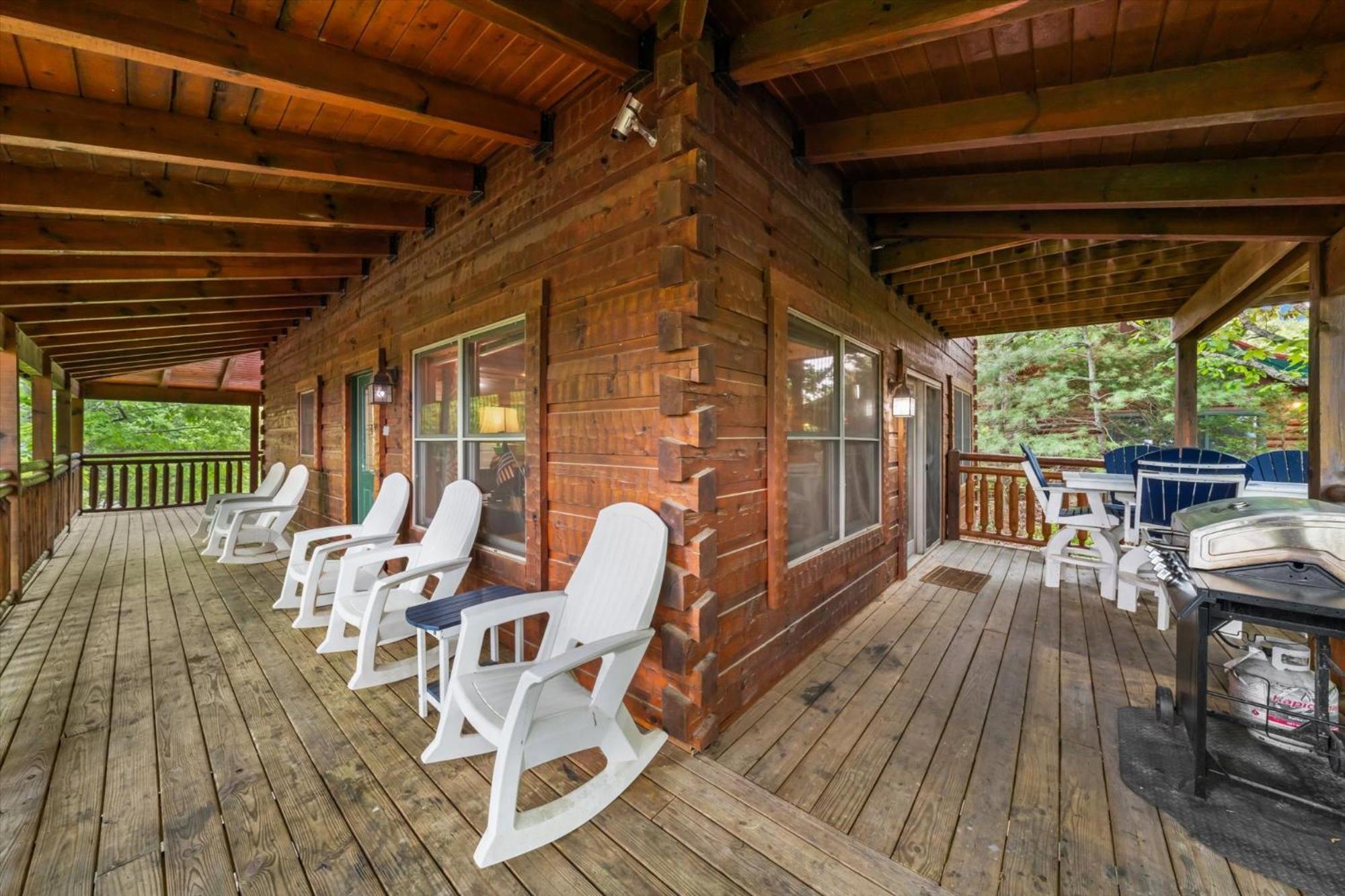 Spacious 5br Sleeps 10 Gameroom Hot Tub Free Attraction Tickets Holiday home