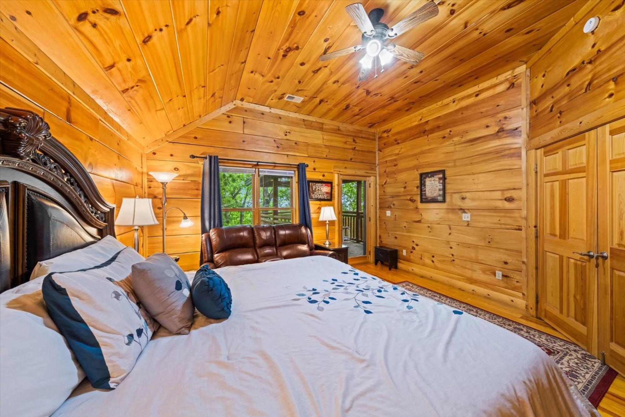 Spacious 5br Sleeps 10 Gameroom Hot Tub Free Attraction Tickets Holiday home *