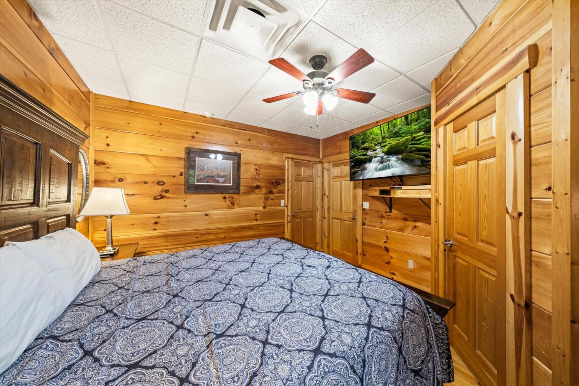 Spacious 5br Sleeps 10 Gameroom Hot Tub Free Attraction Tickets Pigeon Forge