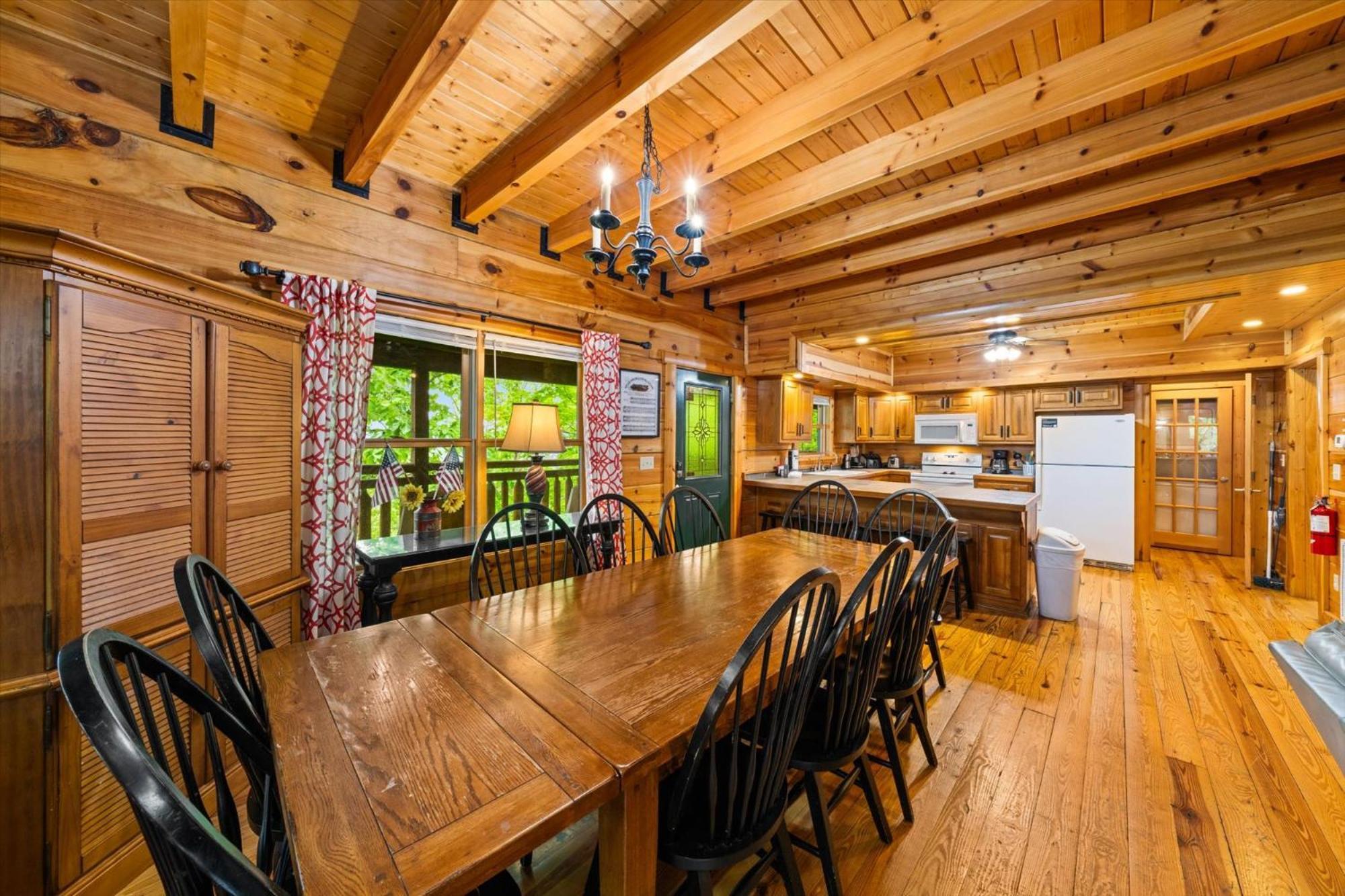 Spacious 5br Sleeps 10 Gameroom Hot Tub Free Attraction Tickets Pigeon Forge