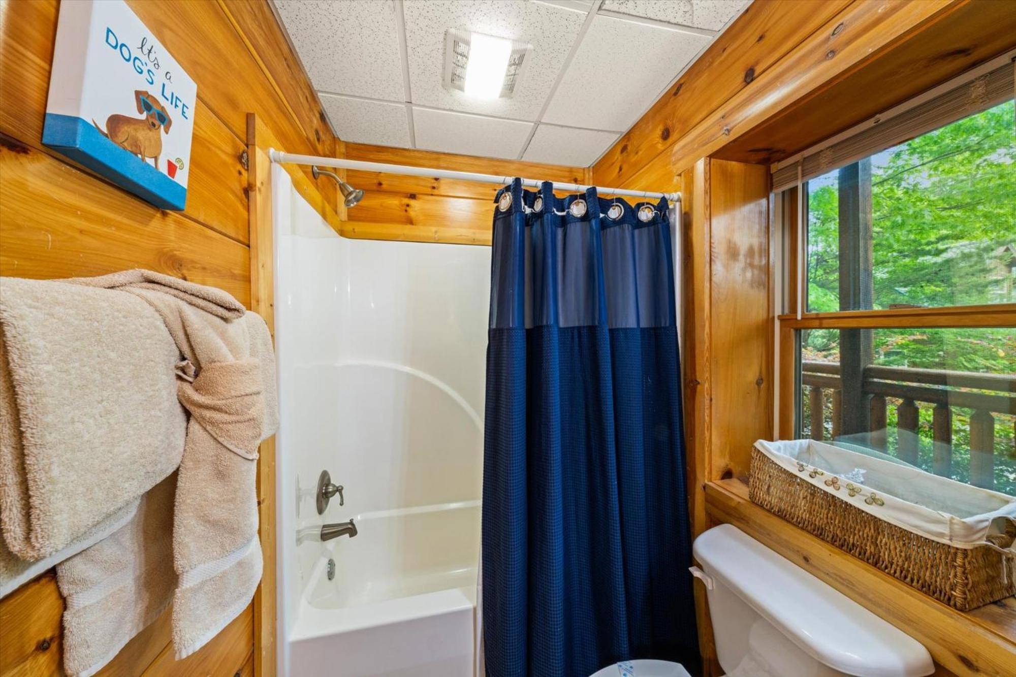 Spacious 5br Sleeps 10 Gameroom Hot Tub Free Attraction Tickets Holiday home