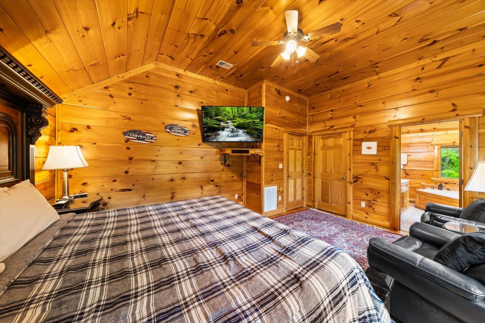 Spacious 5br Sleeps 10 Gameroom Hot Tub Free Attraction Tickets