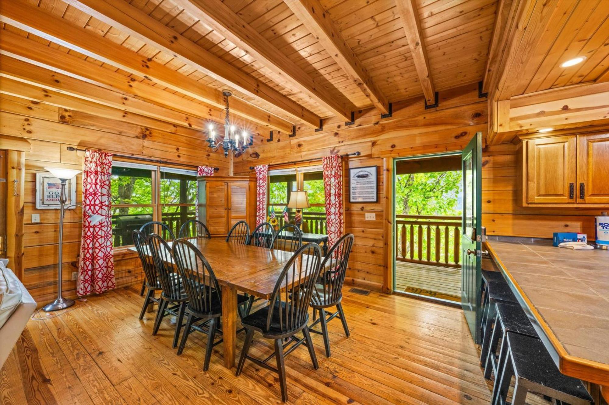 Spacious 5br Sleeps 10 Gameroom Hot Tub Free Attraction Tickets