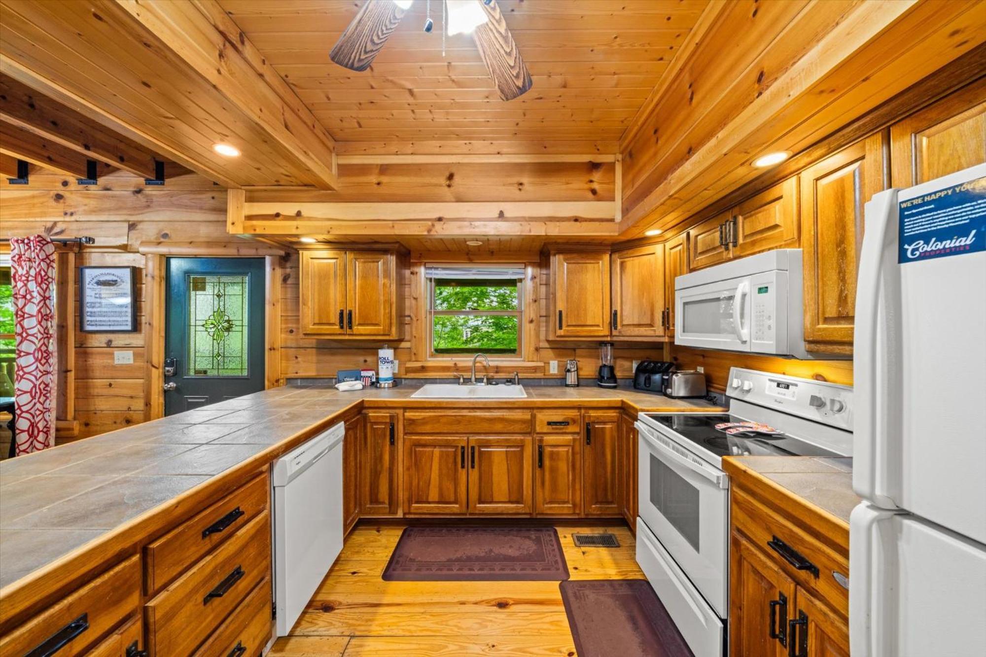Spacious 5br Sleeps 10 Gameroom Hot Tub Free Attraction Tickets Holiday home