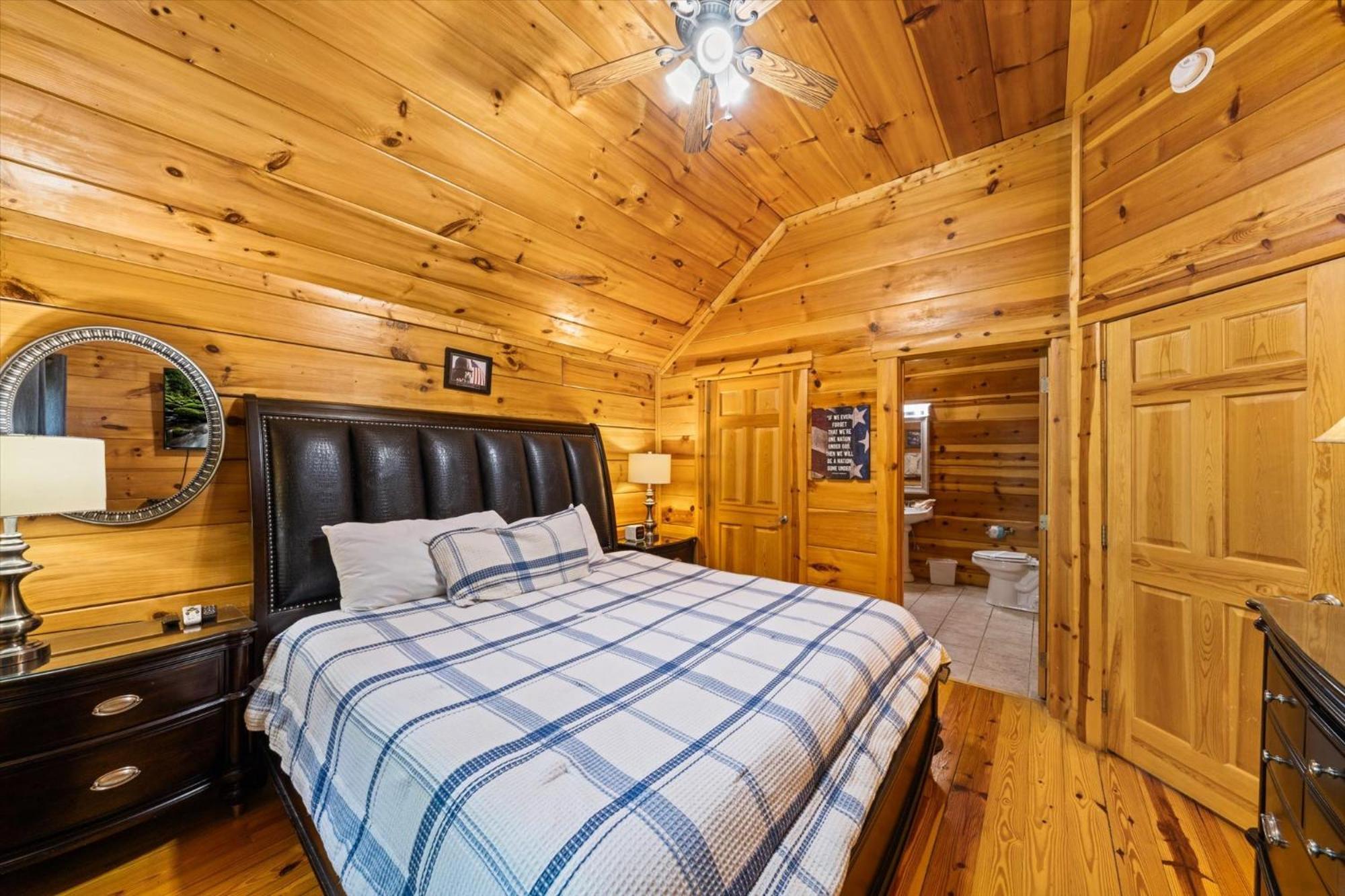 Spacious 5br Sleeps 10 Gameroom Hot Tub Free Attraction Tickets Holiday home Pigeon Forge