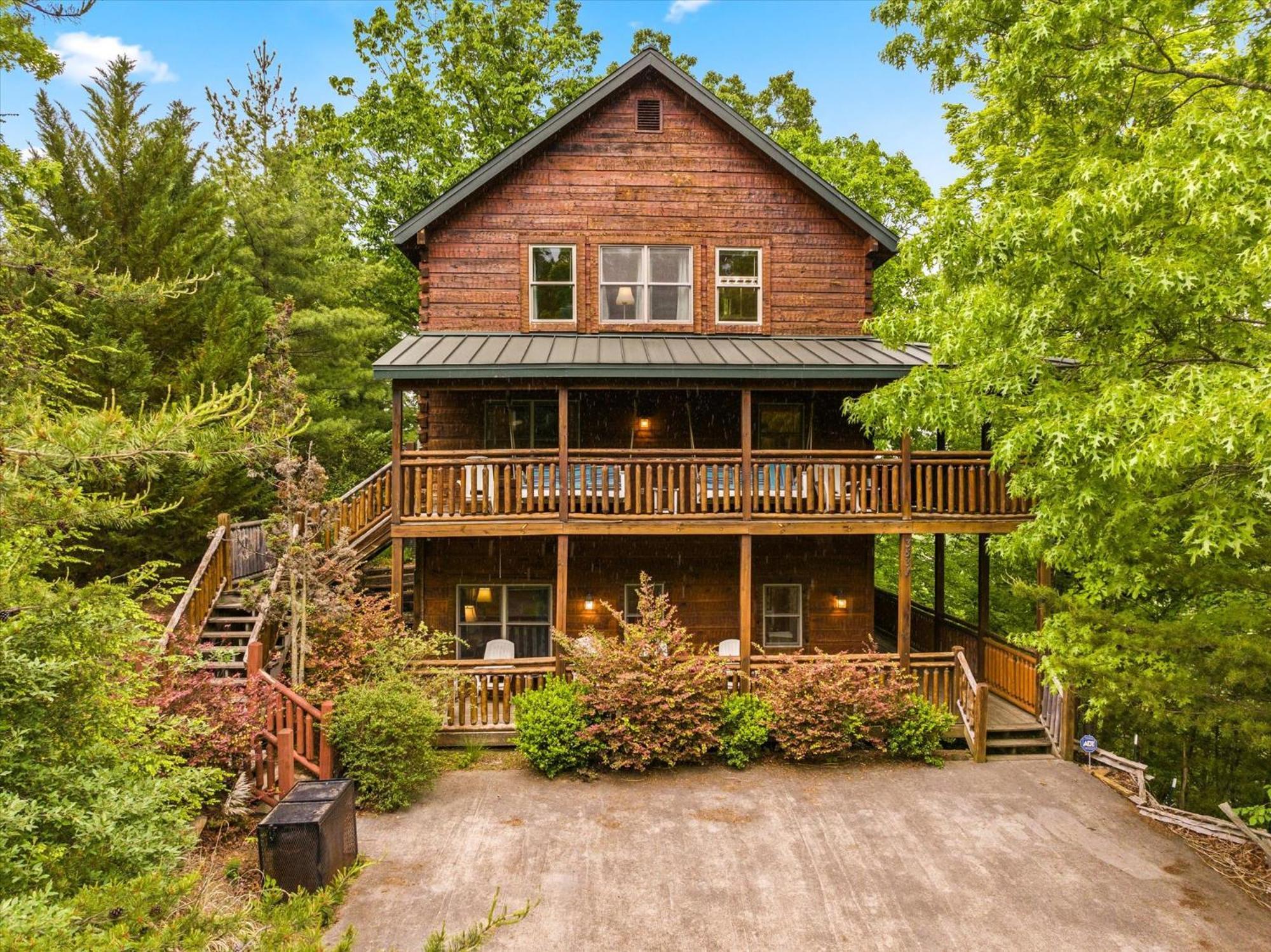 Spacious 5br Sleeps 10 Gameroom Hot Tub Free Attraction Tickets Pigeon Forge