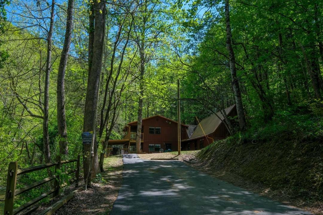 Holiday home Spacious Creekside 6br Fire Pit Hot Tub Free Attraction Tickets *