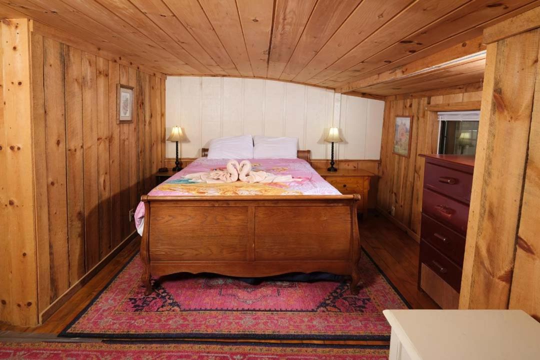 Holiday home Spacious Creekside 6br Fire Pit Hot Tub Free Attraction Tickets
