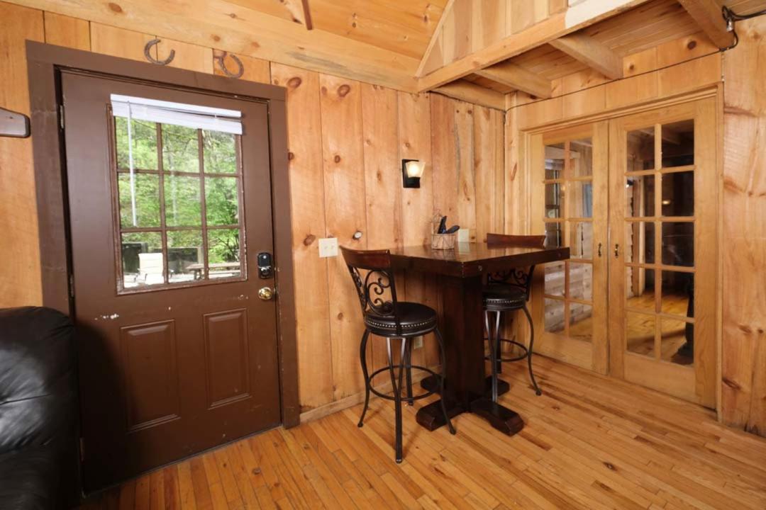 Holiday home Spacious Creekside 6br Fire Pit Hot Tub Free Attraction Tickets