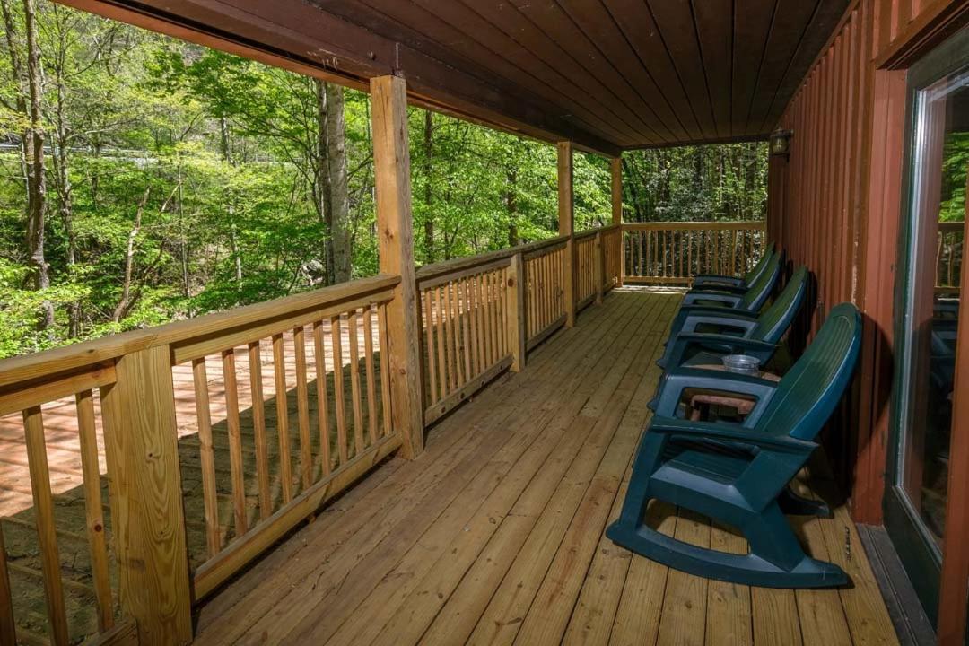 Spacious Creekside 6br Fire Pit Hot Tub Free Attraction Tickets Holiday home Pigeon Forge