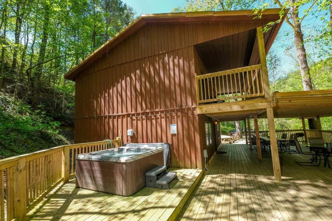 Holiday home Spacious Creekside 6br Fire Pit Hot Tub Free Attraction Tickets Pigeon Forge
