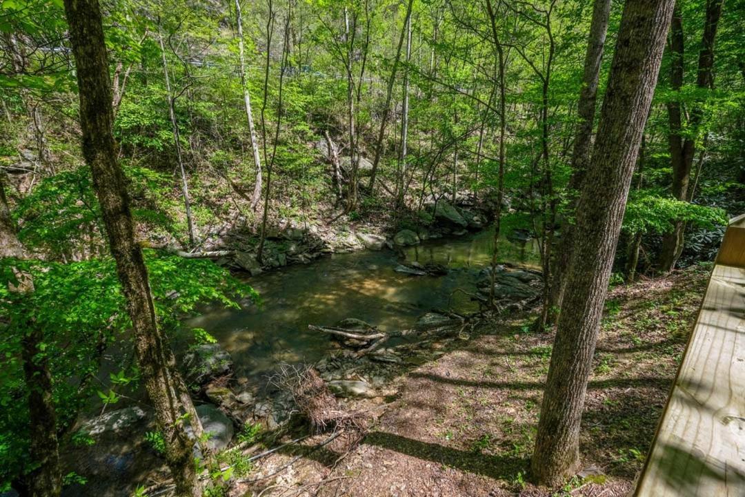 Spacious Creekside 6br Fire Pit Hot Tub Free Attraction Tickets * Pigeon Forge