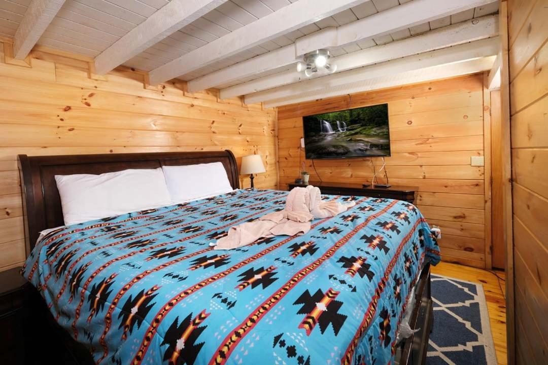 Holiday home Spacious Creekside 6br Fire Pit Hot Tub Free Attraction Tickets *