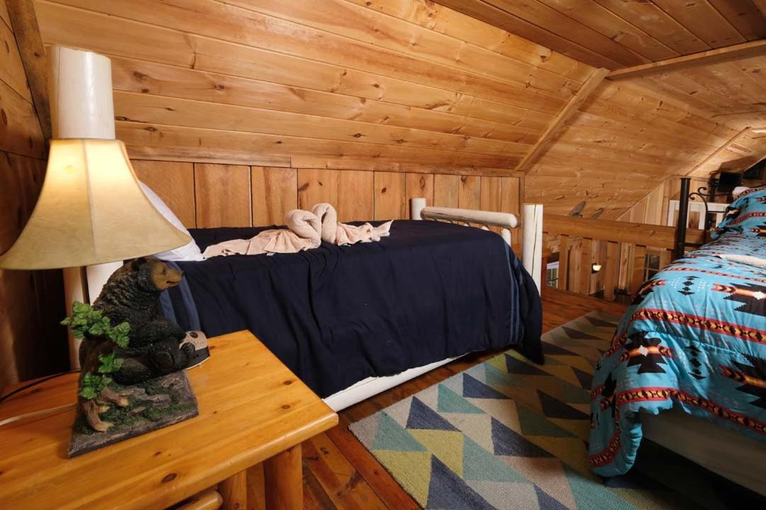 Holiday home Spacious Creekside 6br Fire Pit Hot Tub Free Attraction Tickets