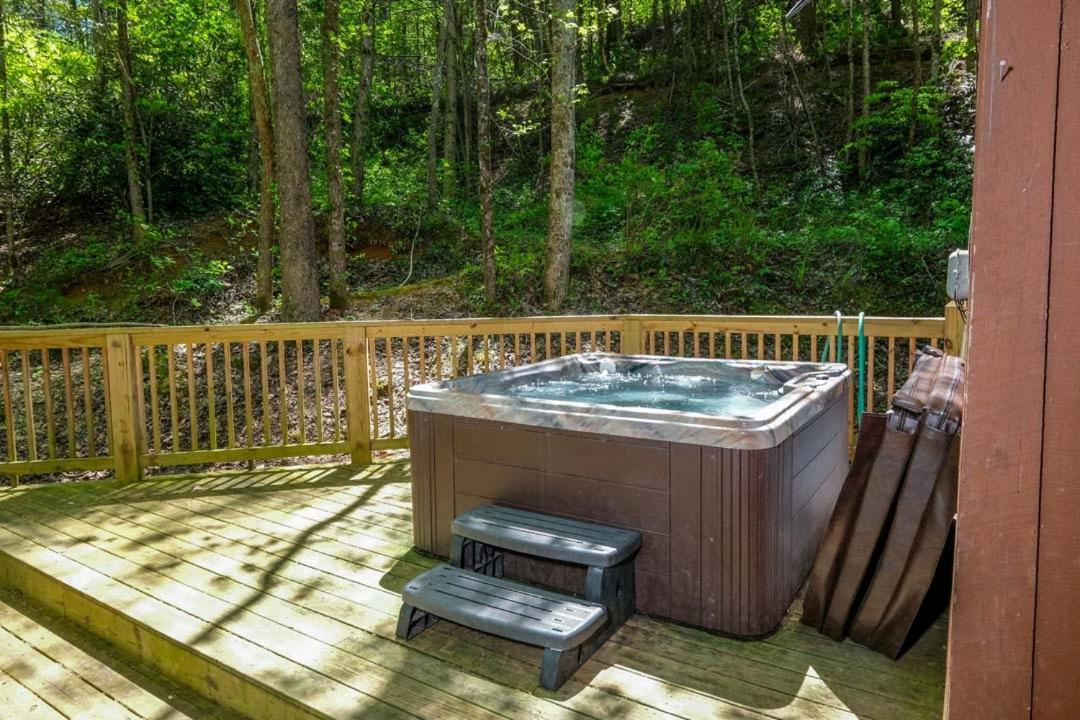 Holiday home Spacious Creekside 6br Fire Pit Hot Tub Free Attraction Tickets *