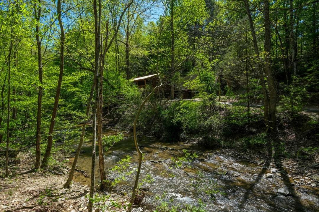 Spacious Creekside 6br Fire Pit Hot Tub Free Attraction Tickets